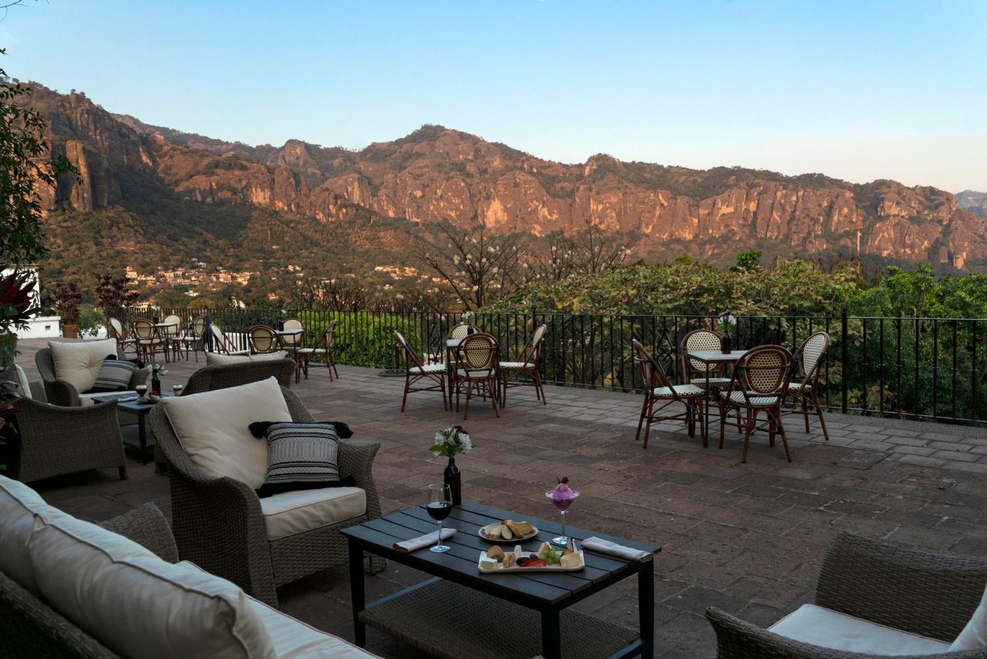 Posada Del Tepozteco - Hotel & Gallery Tepoztlan Exterior photo